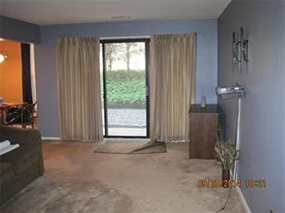 3rd image of 52 Shrewsbury Green Dr Unit A