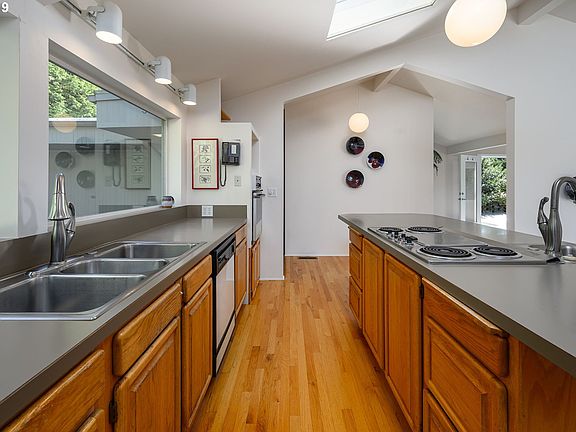 3rd image of 801 McLean Dr