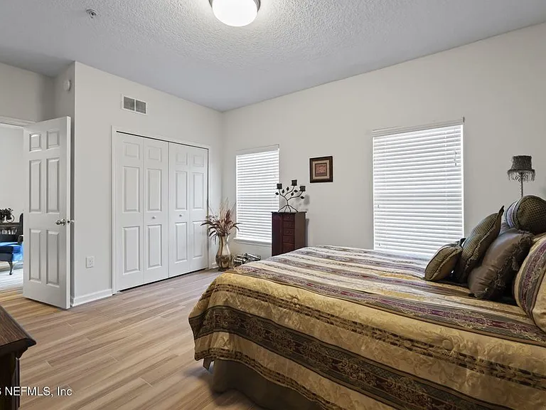 8218 Green Parrot Rd #105 — Photo 31