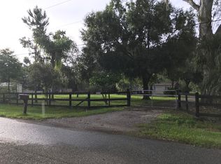 17747 Dogwood Dr, Lutz, FL 33558