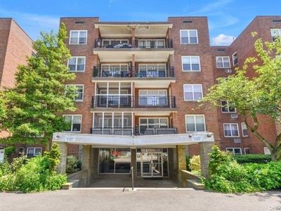 99 Randall Avenue #2K, Freeport, NY, 11520