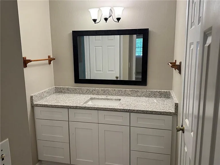 5594 Laurel Ln NW — Photo 16