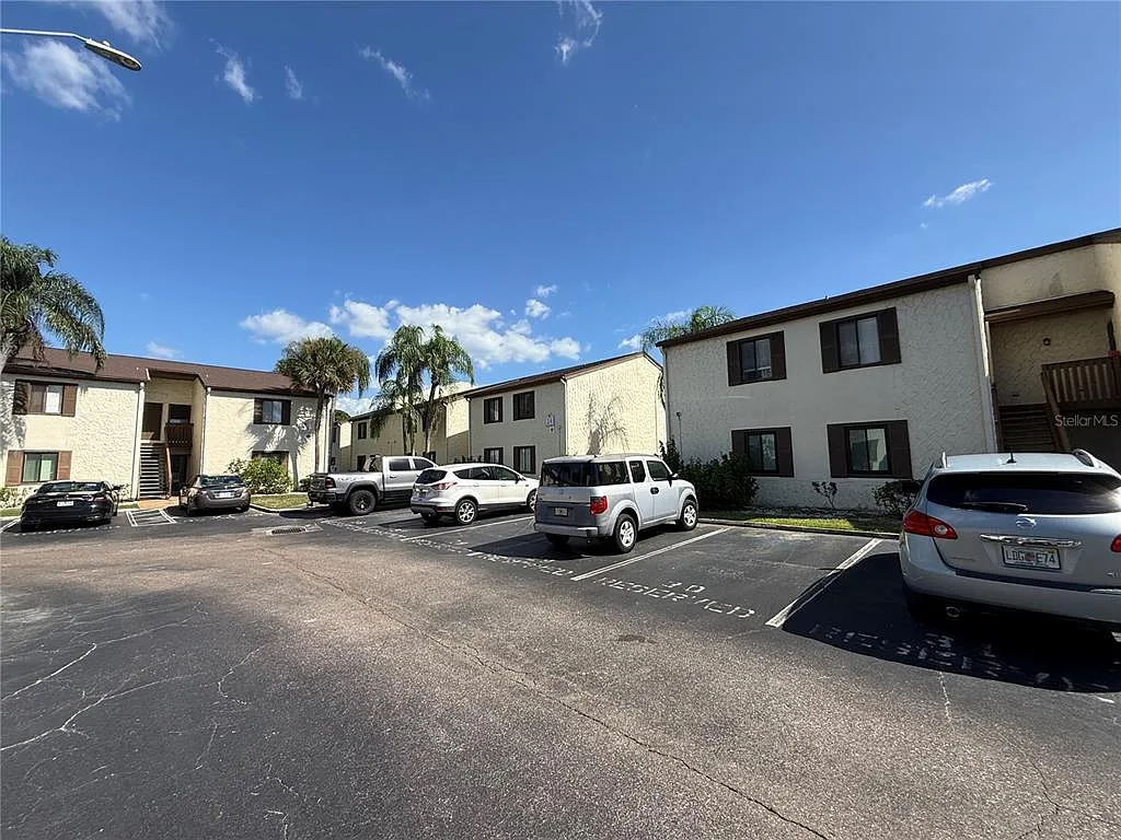 2 bed, 2.0 bath, 1100 sqft, $2,000 — Photo 1