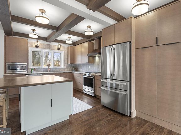 3rd image of 1100 S River Landing Rd