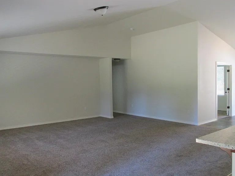 4748 Ida Dr — Photo 11