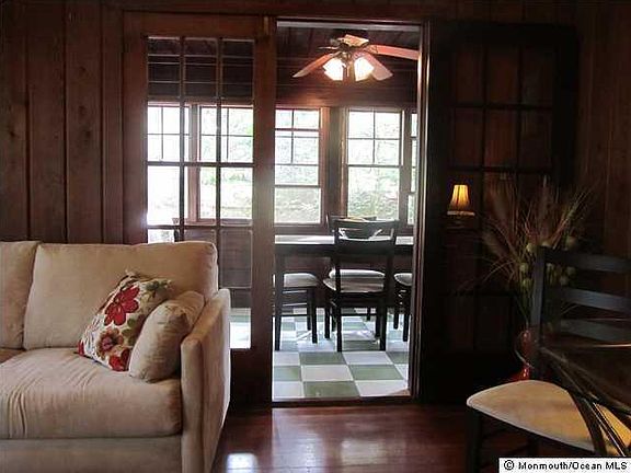 4th image of 321 Deerfoot Ln