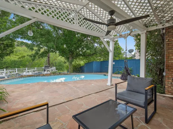 8428 Creekbluff Dr, Dallas, TX 75249