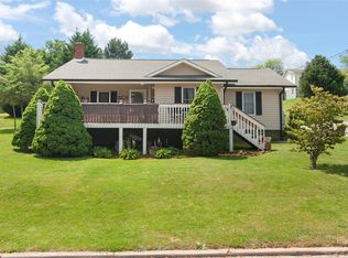 67 Lawrence St, Canton, NC 28716