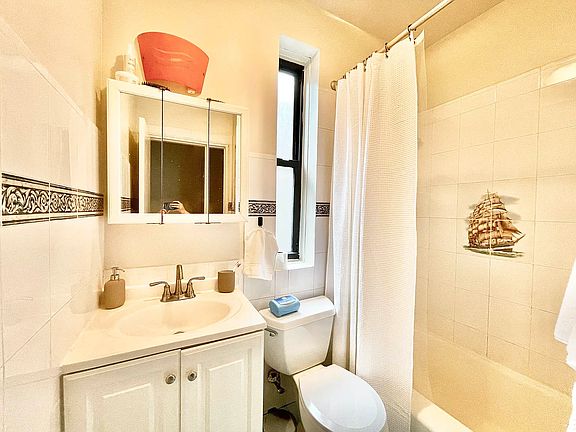 5th image of 352 W 56th St APT 5B