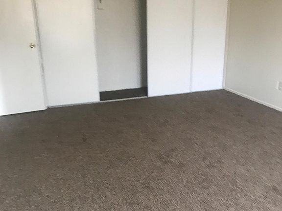 4th image of 24620 Stewart St