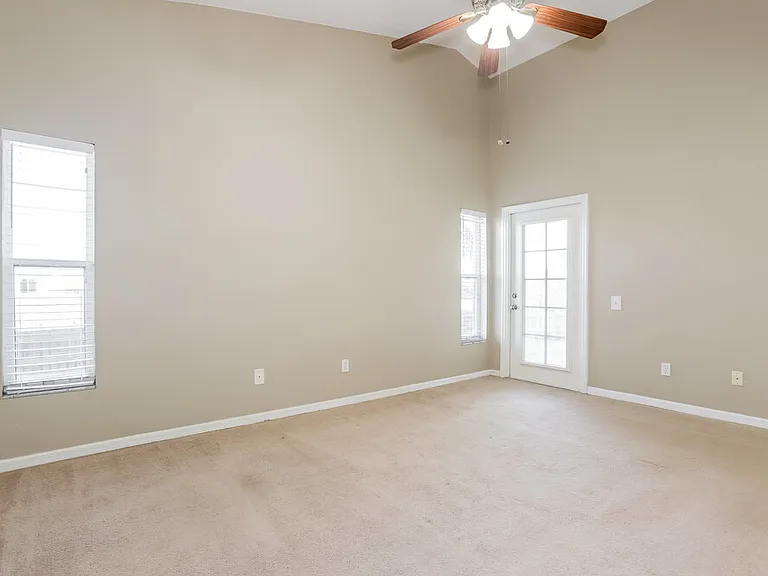 10461 Hallmark Blvd — Photo 9