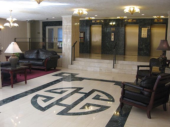 5th image of 1121 Arlington Blvd APT 922