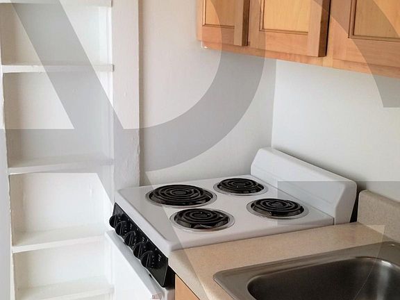 3rd image of 536 W Arlington Pl #U116