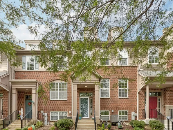 10 Thomas Ct, Grayslake, IL 60030