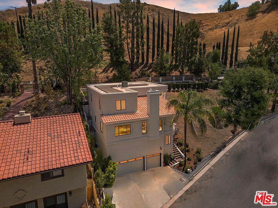 HILLS AVENUE スエードカメリア ヒルズアヴェニュー HILLS AVENUE スエードカメリア （ブラック