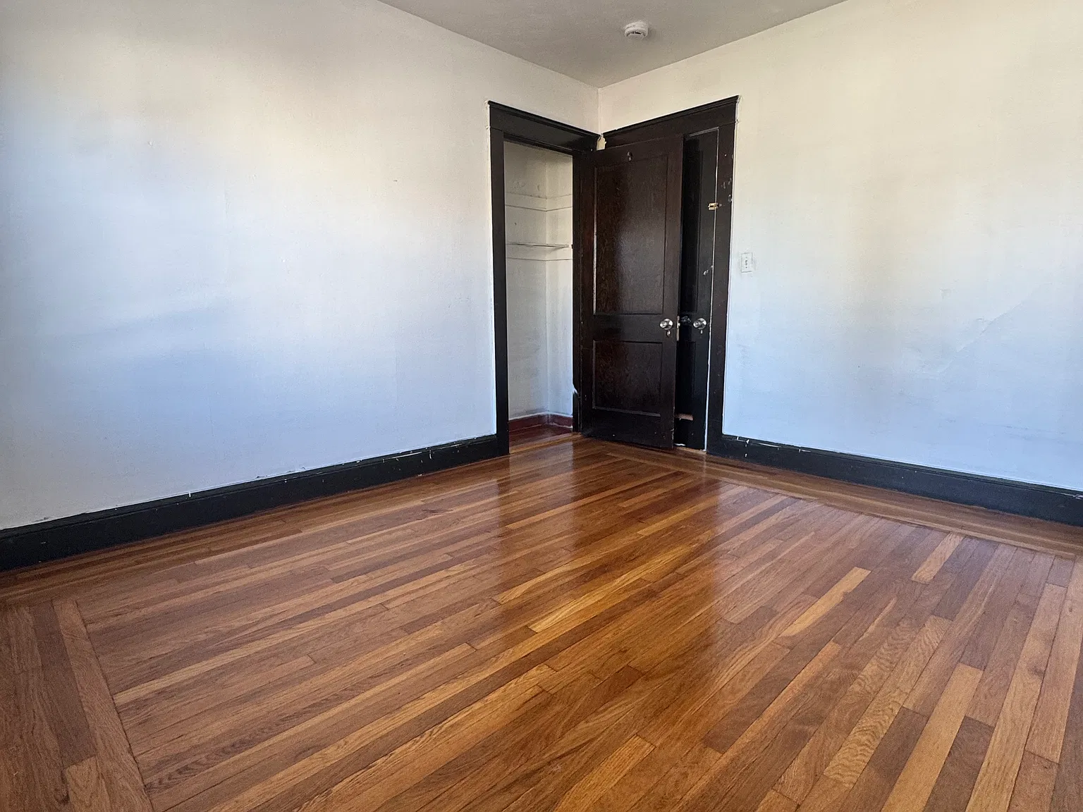 3 bed, 1200 sqft, $2,000 — Photo 2