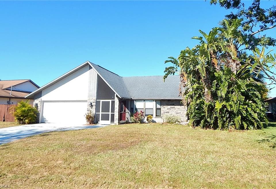 1st image of 1021 NE Van Loon Ln