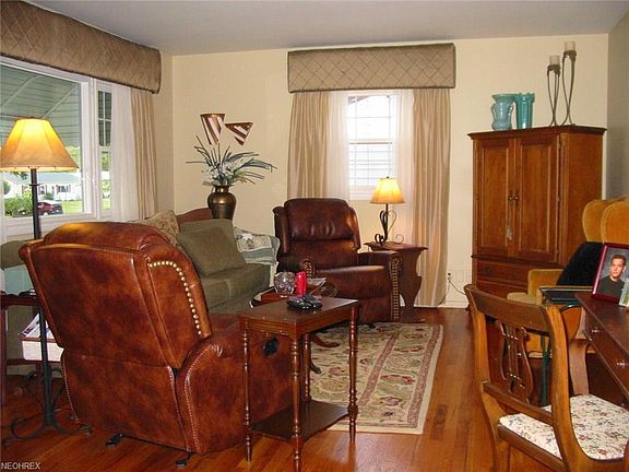 3rd image of 1367 Bexley Dr