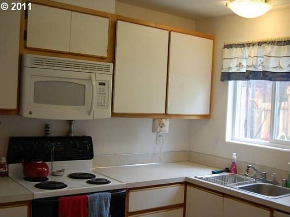 3rd image of 14300 NE 81st St