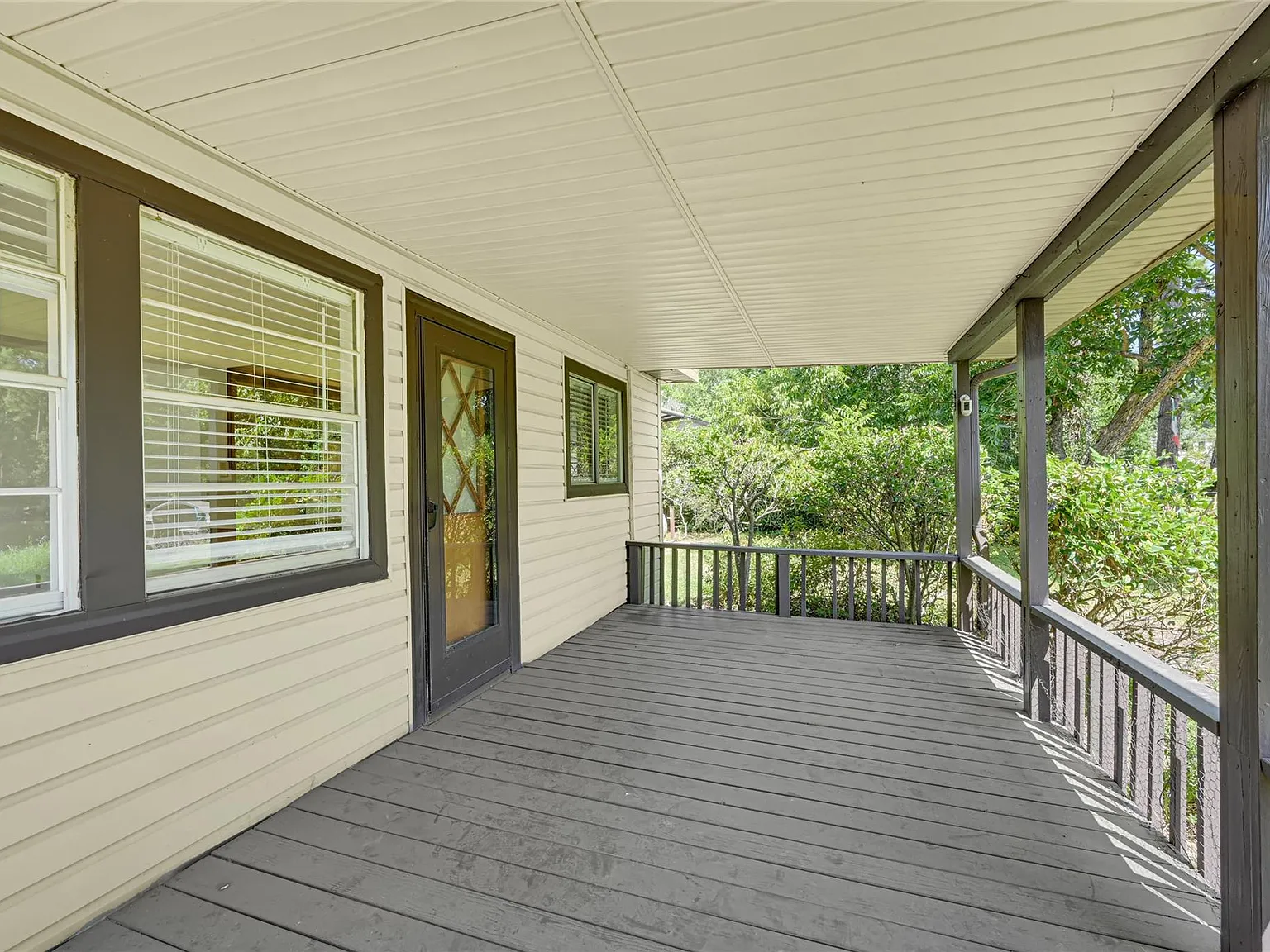 3 bed, 2.0 bath, 1202 sqft, $2,100 — Photo 4