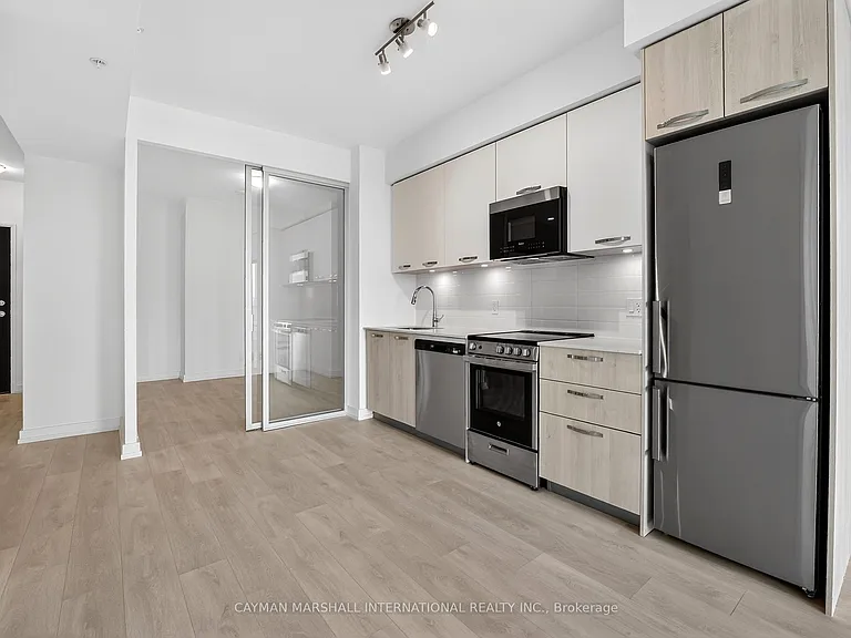 75 James St S #804 — Photo 5