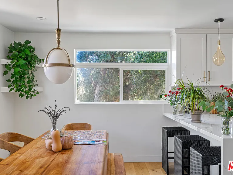 20402 Paradise Ln — Photo 8