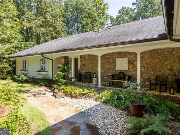 8265 Berkley Rdg, Sandy Springs, GA 30350