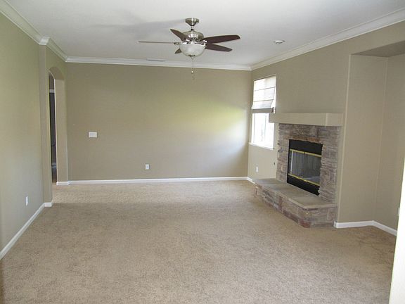 Family Rm w/ crown molding