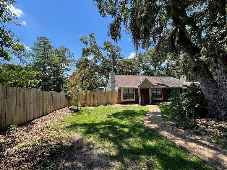 1105 Brafforton Dr — Photo 4