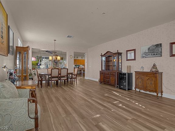 4th image of 278 Tropic Tan Ct
