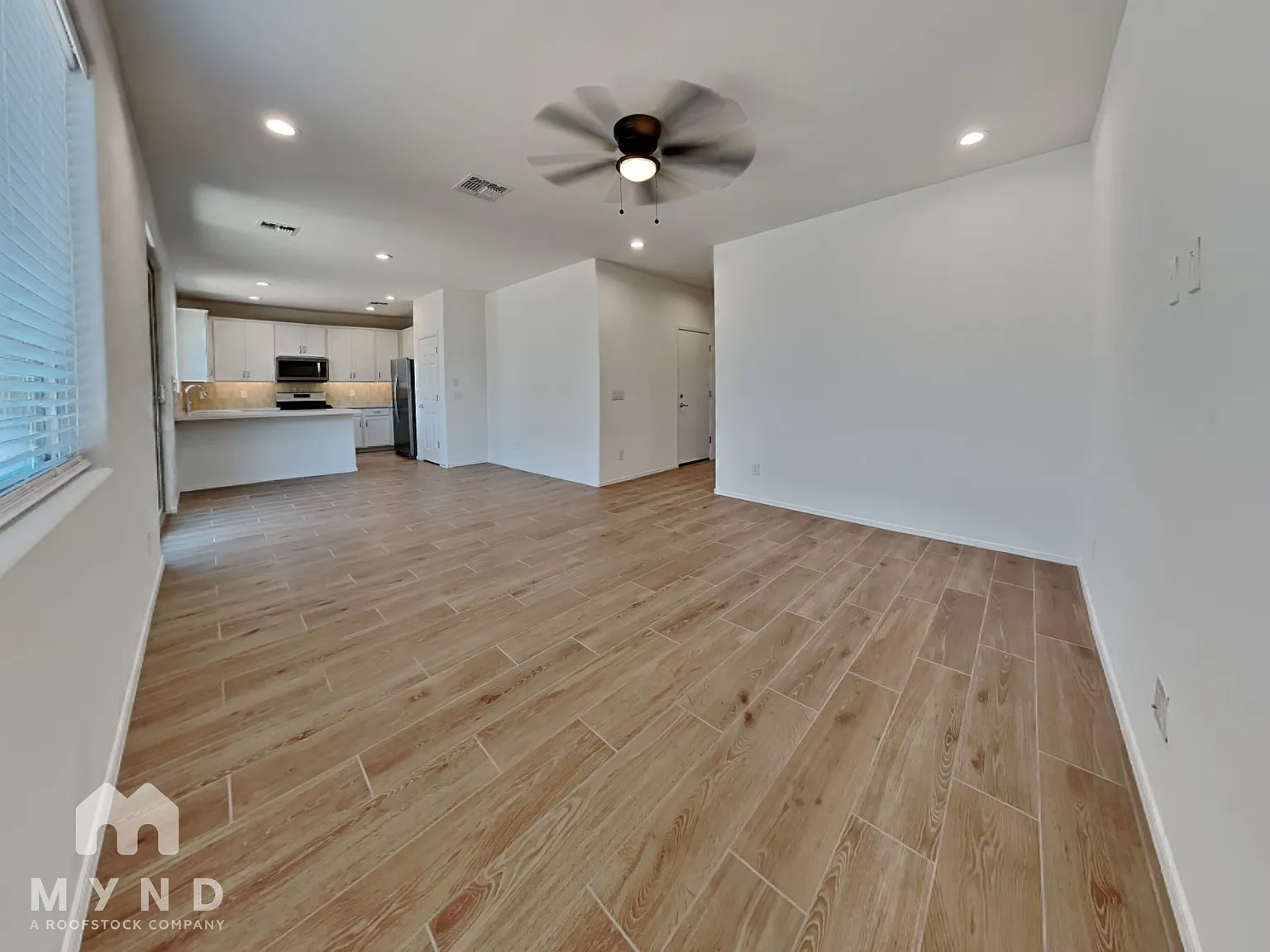 3 bed, 2.5 bath, 1460 sqft, $2,165 — Photo 2