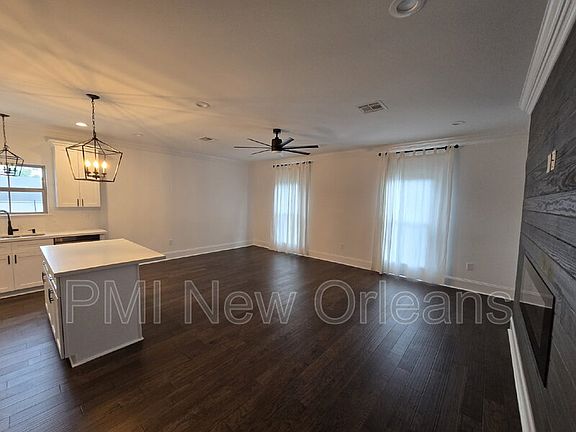 4th image of 2625 Banks St
