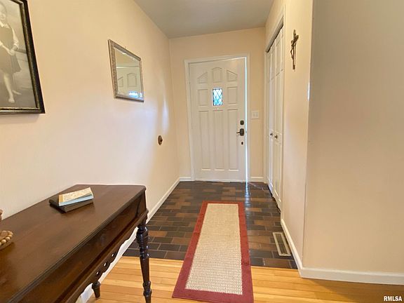 4th image of 106 White Pine Dr