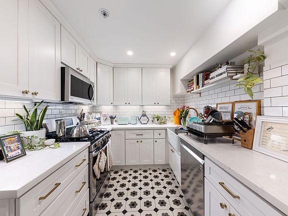 5th image of 1883 Vallejo St #1