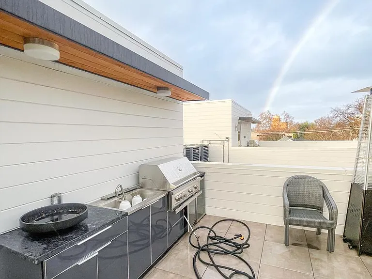 1731 Capitol Ave — Photo 19