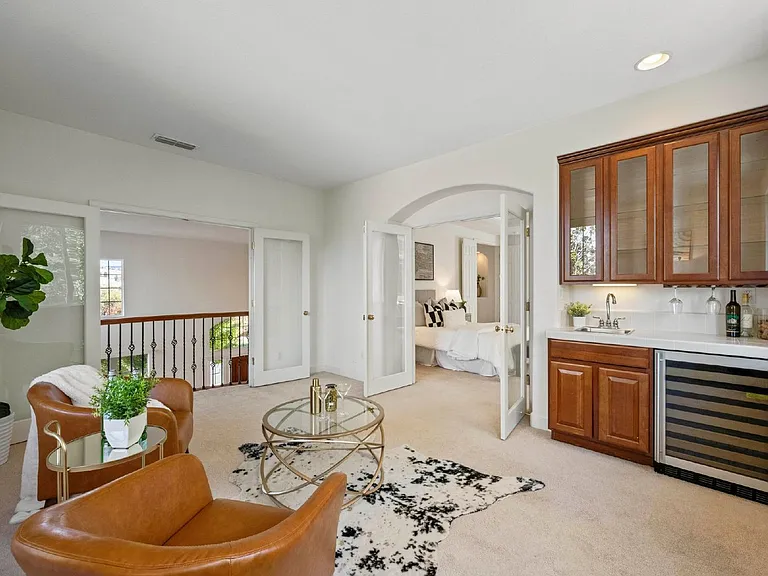 4056 Redondo Dr — Photo 21