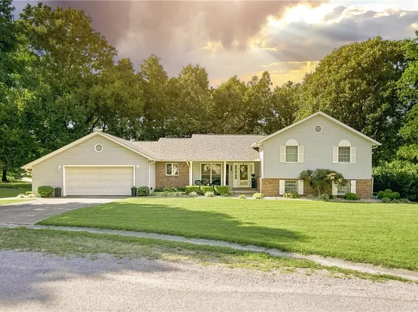 8751 N Cumberland Dr, Effingham, IL 62401