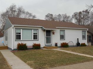 909 N Beaumont Rd, Prairie Du Chien, WI 53821