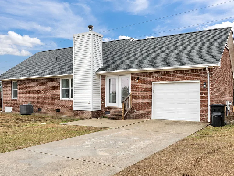 38 Hallmark Dr — Photo 30
