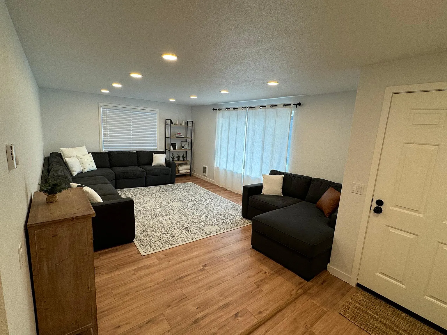 2 bed, 1050 sqft, $2,250 — Photo 4