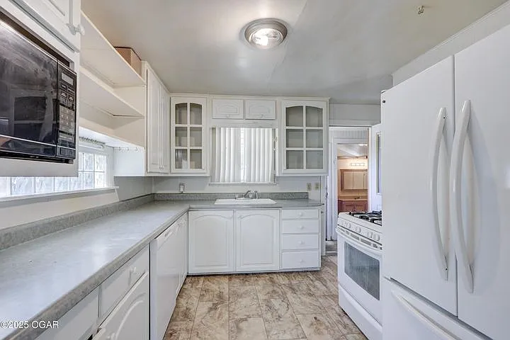 502 Empire Ave — Photo 4