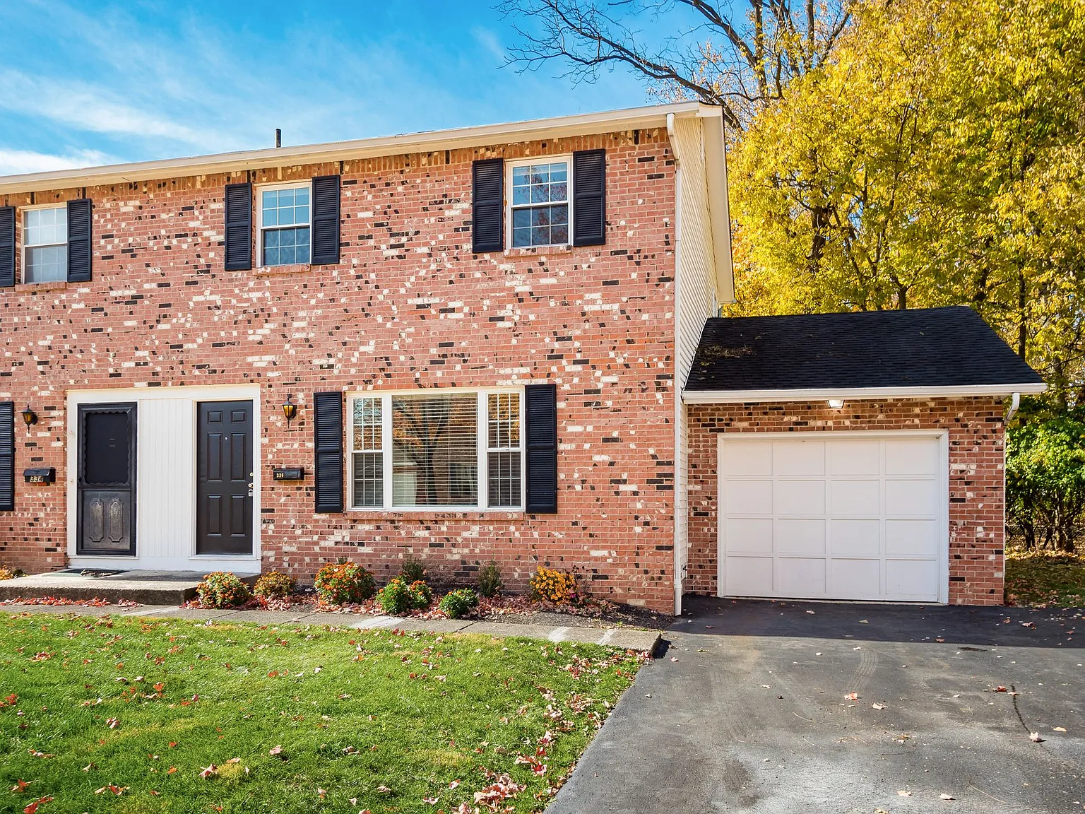 3 bed, 1.5 bath, 1700 sqft, $2,100 — Photo 4
