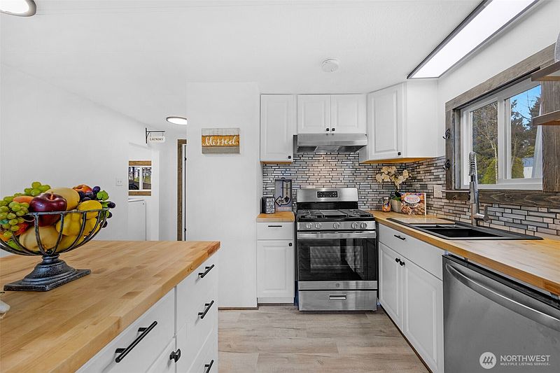 4th image of 14322 Admiralty Way #26