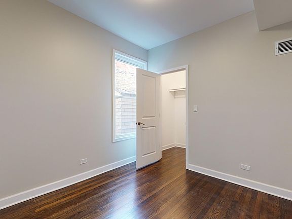 3rd image of 2038 W Estes Ave