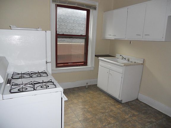 5th image of 228 Summer St APT 9