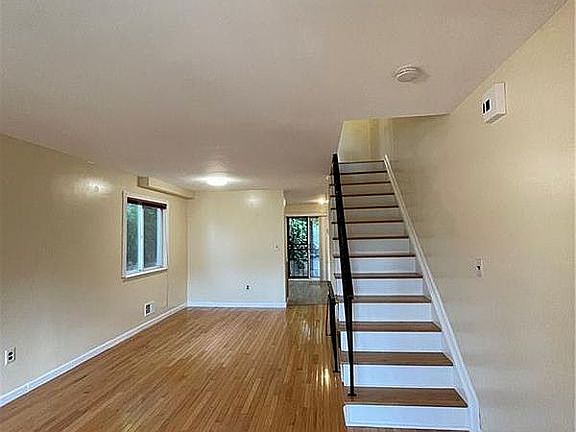 4th image of 415 Skyline Dr