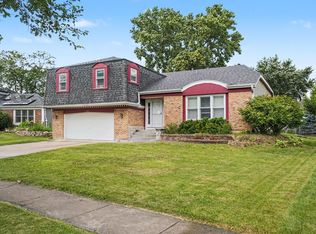 1613 Jasper Dr, Wheaton, IL 60189