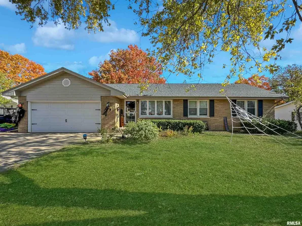 102 S Hollybrook Dr, Chillicothe, IL 61523