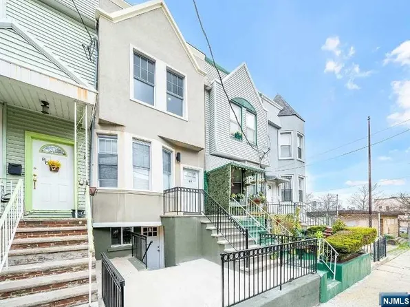 86 Harmon St, Jersey City, NJ 07304