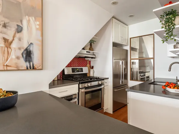 424 West 49th Street image 4 of 11